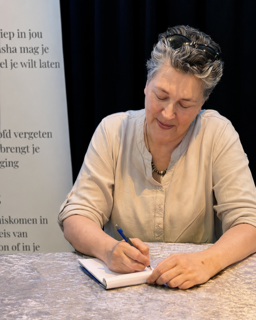 Lesley aan het schrijven